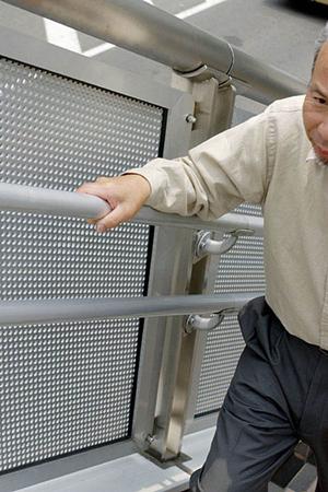 仙石線あおば通駅より徒歩1分の精神科病院